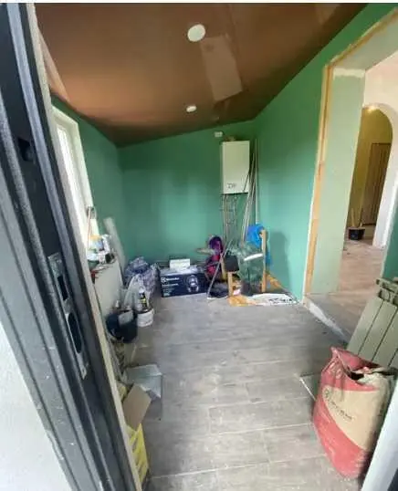 Пропонуємо 1/2 будинку в Копилах.
