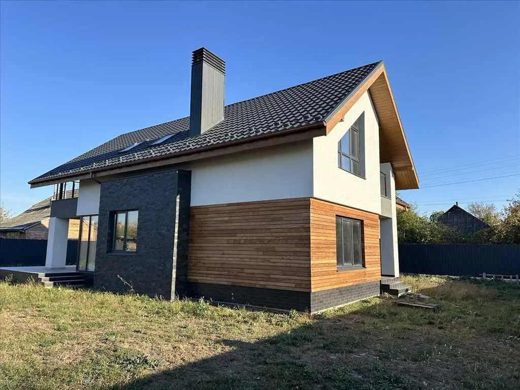 Сучасний будинок на Подолі