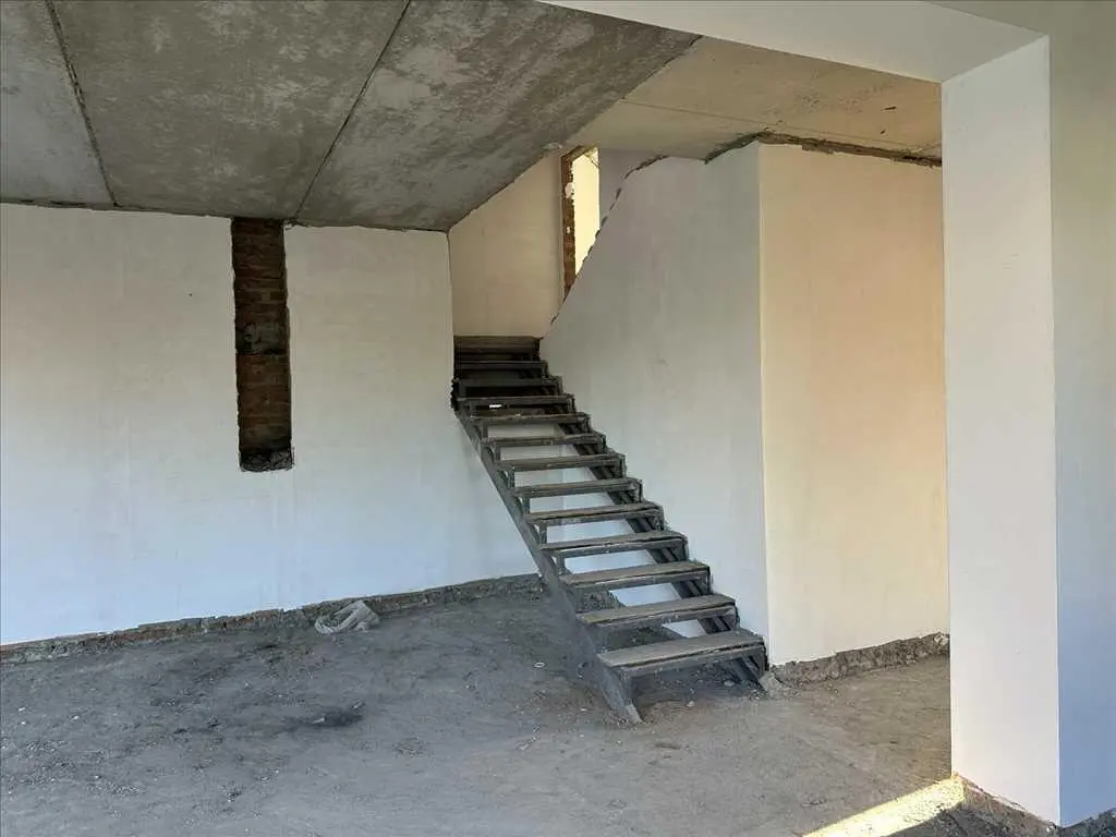 Сучасний будинок на Подолі