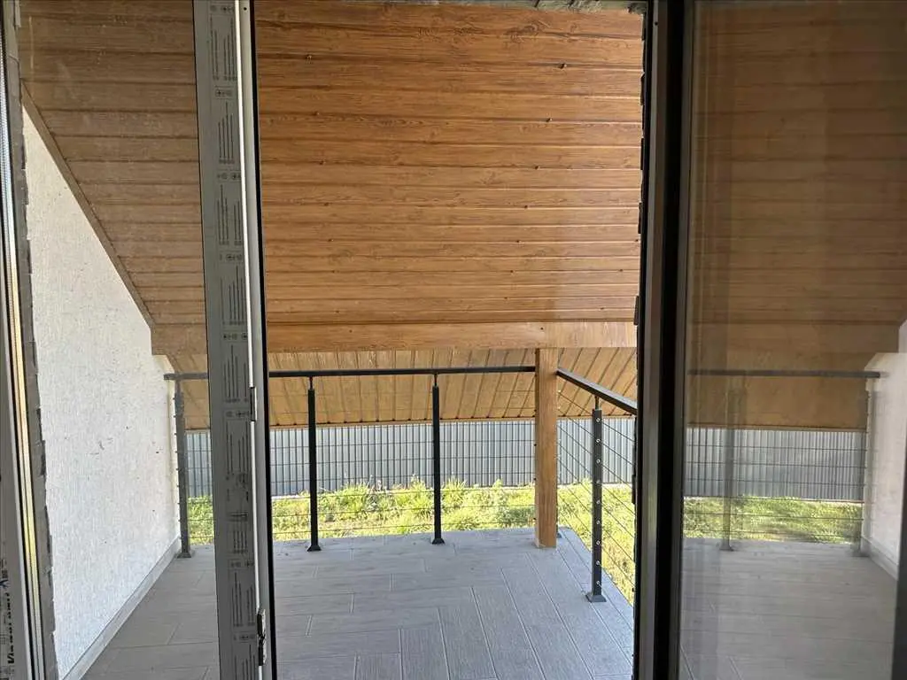 Сучасний будинок на Подолі