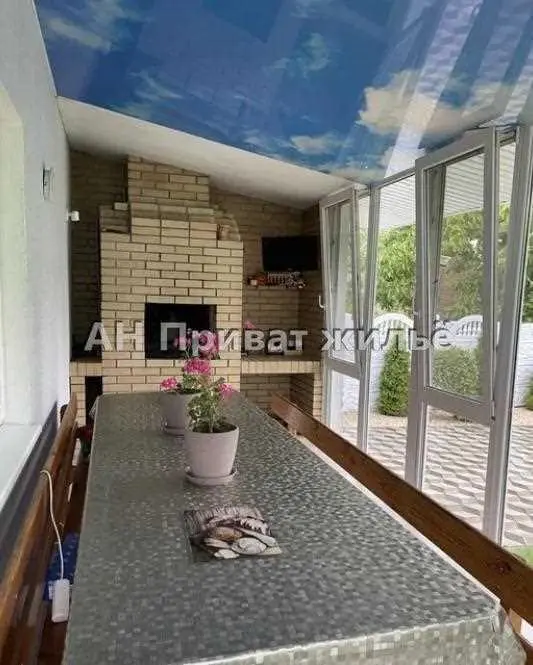 Будинок поруч з річкою на Вороніна