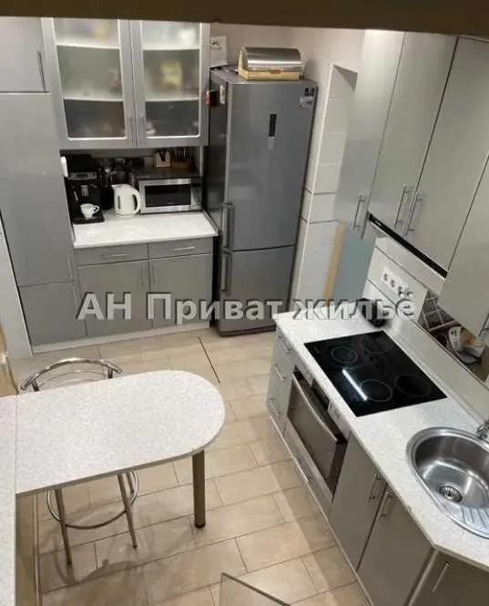 Будинок поруч з річкою на Вороніна