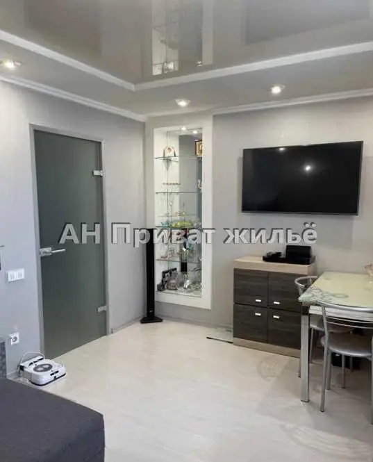 Будинок поруч з річкою на Вороніна