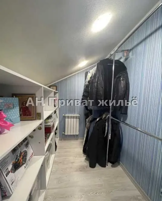 Будинок поруч з річкою на Вороніна