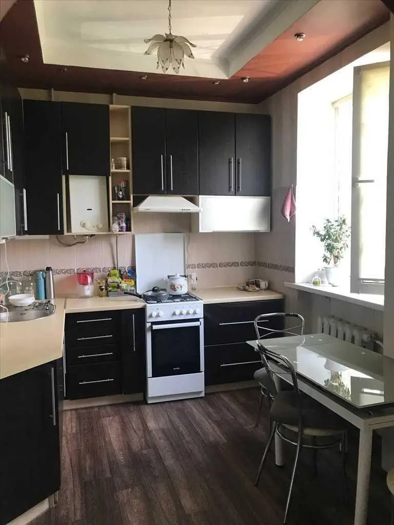 3-кімнатна сталінка в центральній частині міста