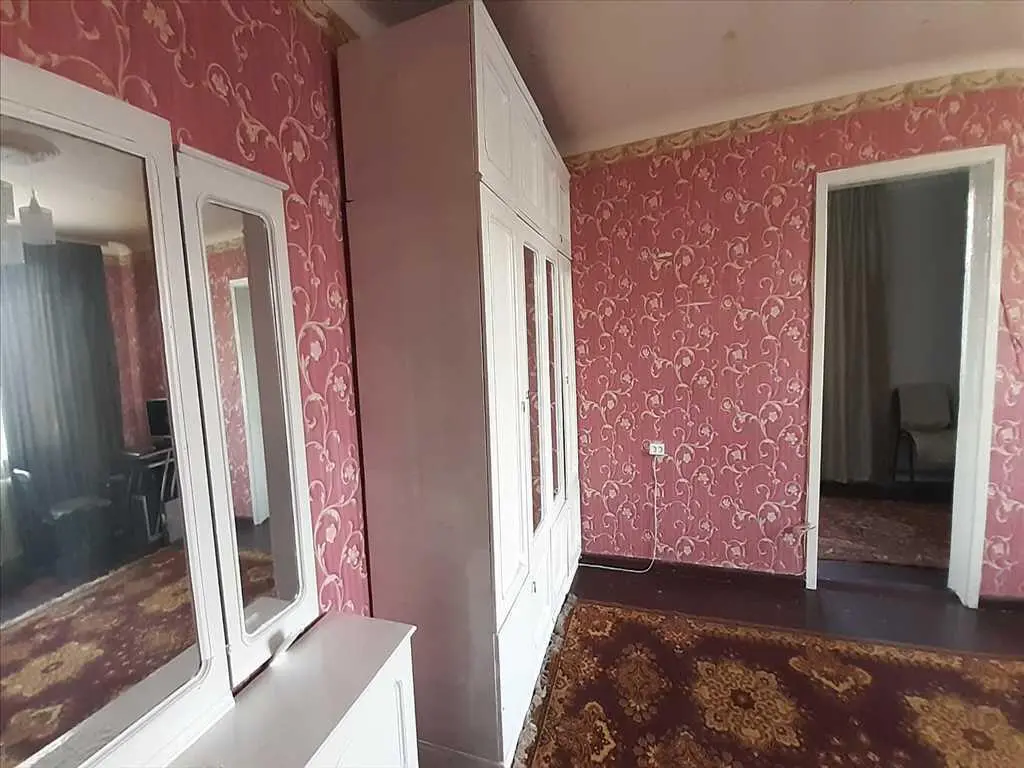 Двокімнатна квартира в центральній частині міста.