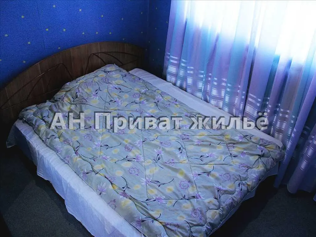 3-х поверховий будинок на 12 кімнат