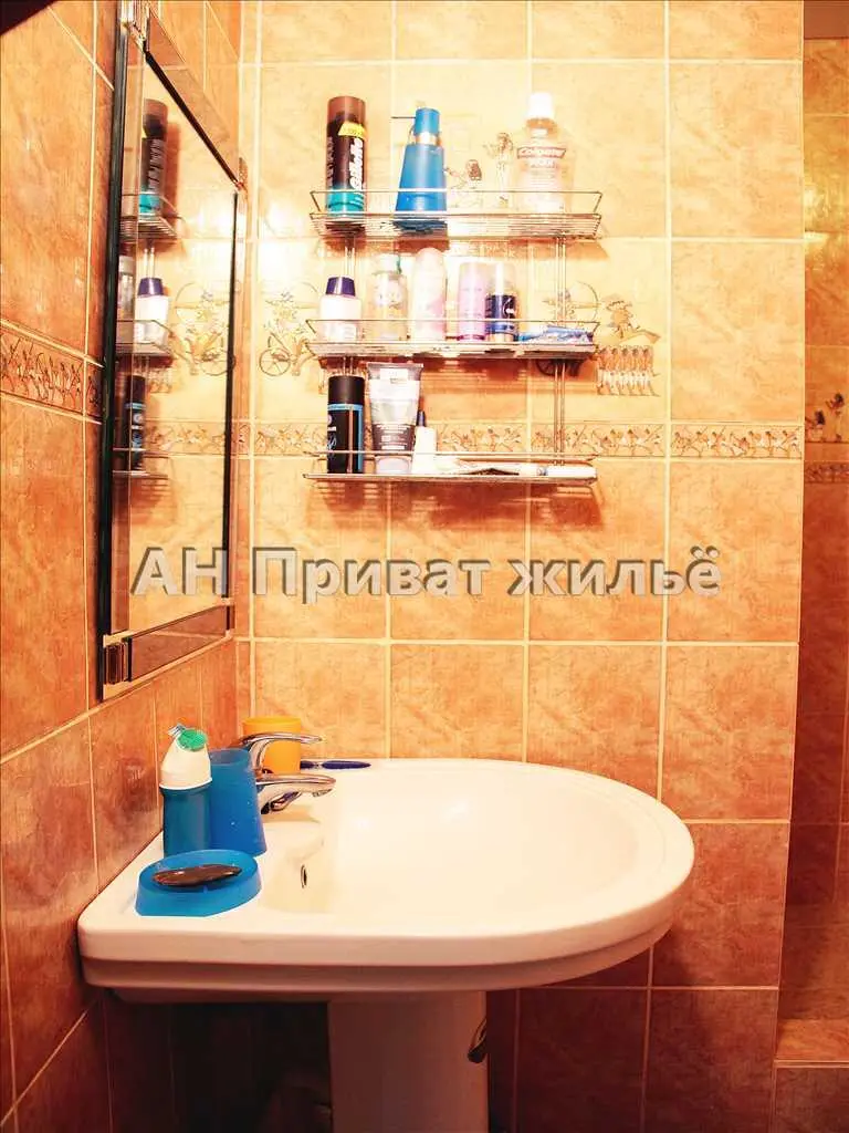 3-х поверховий будинок на 12 кімнат