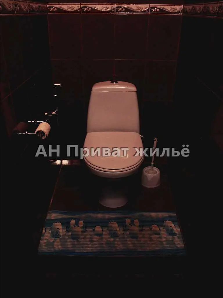 3-х поверховий будинок на 12 кімнат