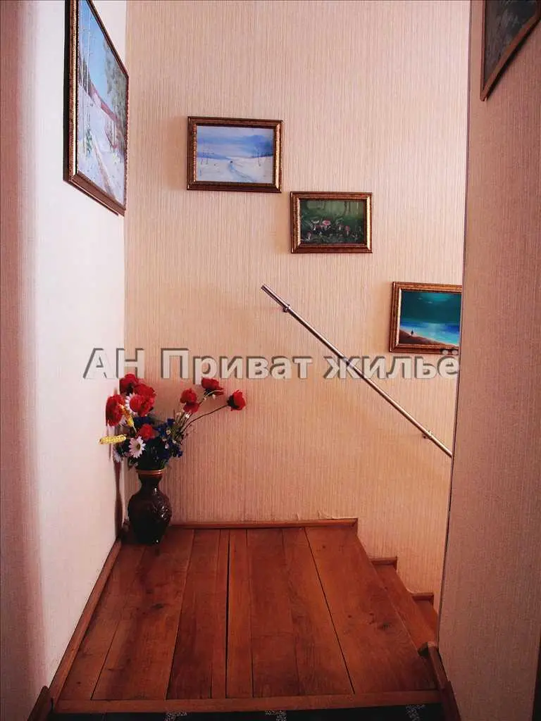 3-х поверховий будинок на 12 кімнат