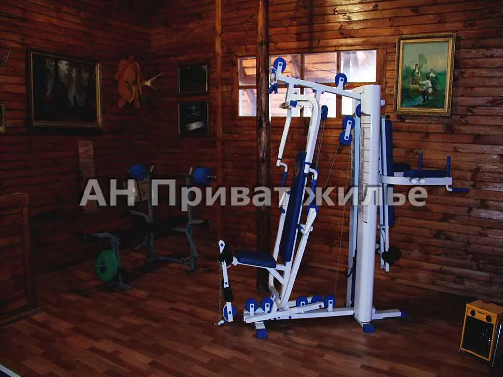 3-х поверховий будинок на 12 кімнат