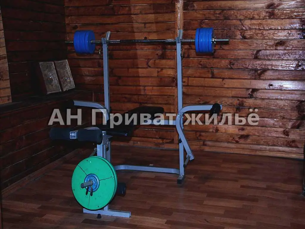 3-х поверховий будинок на 12 кімнат