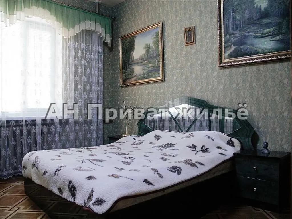 3-х поверховий будинок на 12 кімнат