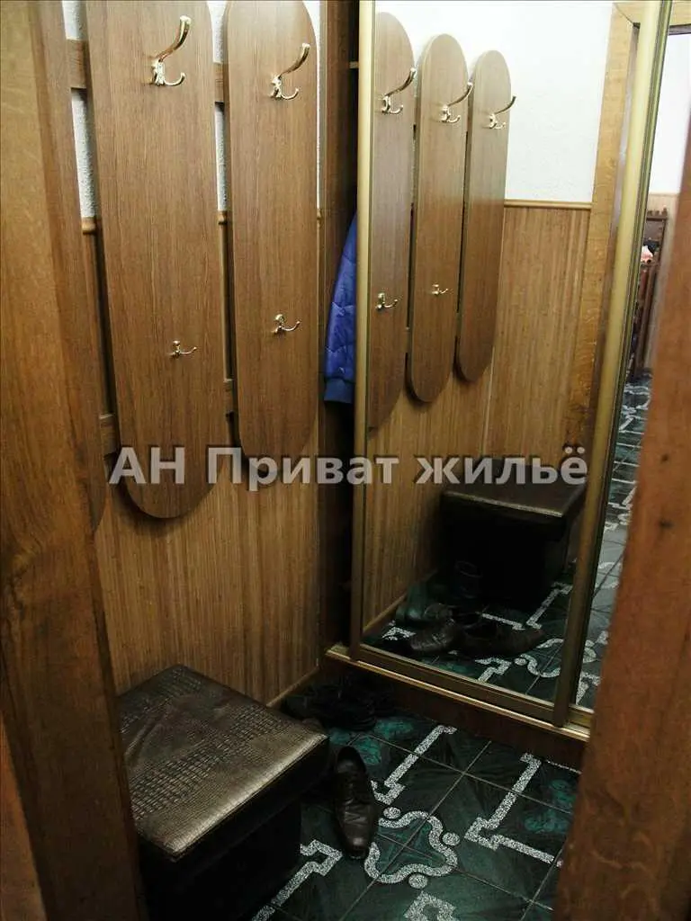 3-х поверховий будинок на 12 кімнат