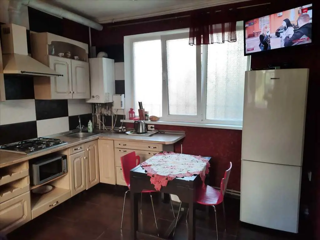 Центр! Червона лінія. Ідеально як для проживання, так і ведення бізнесу. 