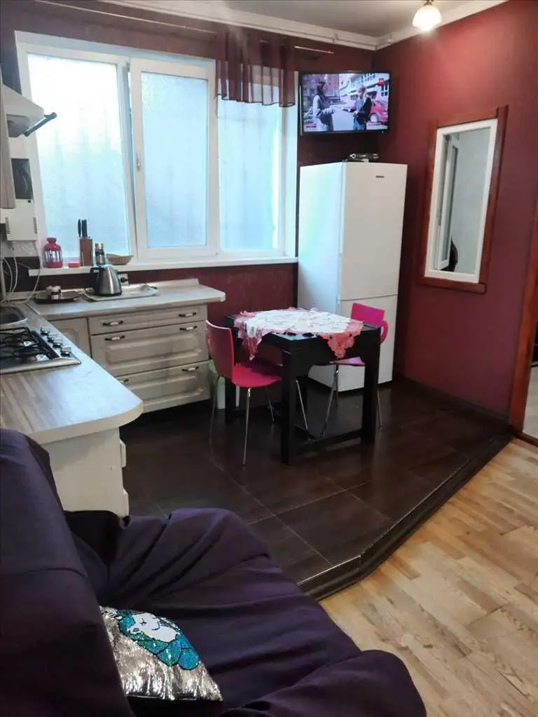 Центр! Червона лінія. Ідеально як для проживання, так і ведення бізнесу. 