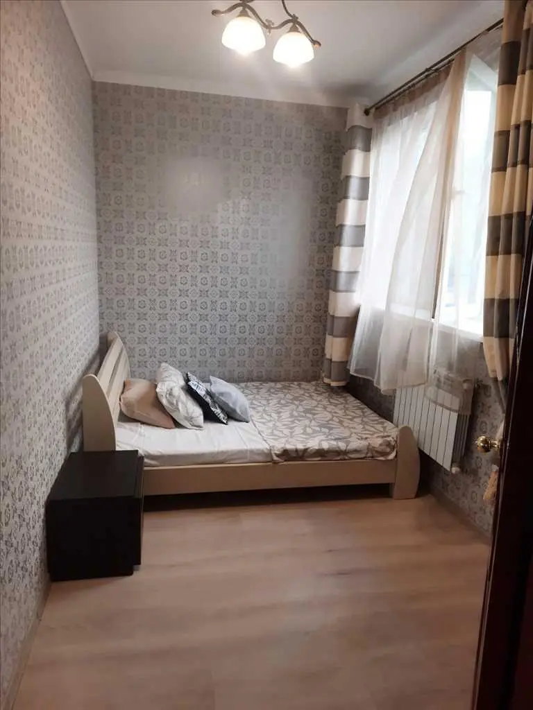 Центр! Червона лінія. Ідеально як для проживання, так і ведення бізнесу. 