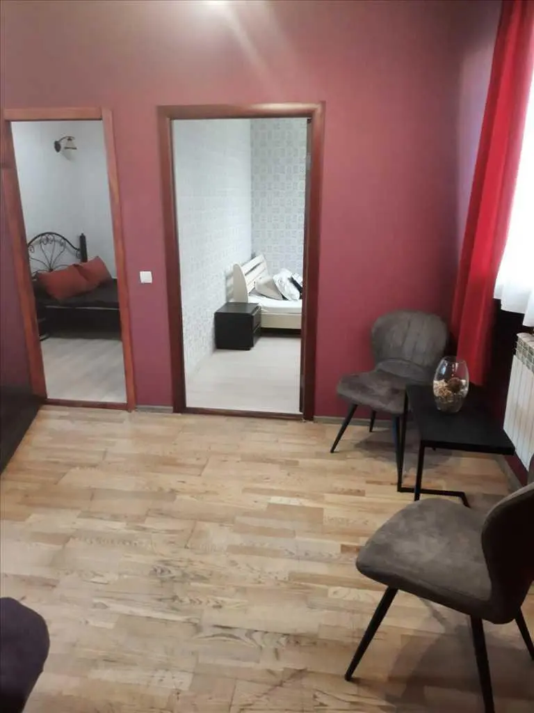 Центр! Червона лінія. Ідеально як для проживання, так і ведення бізнесу. 