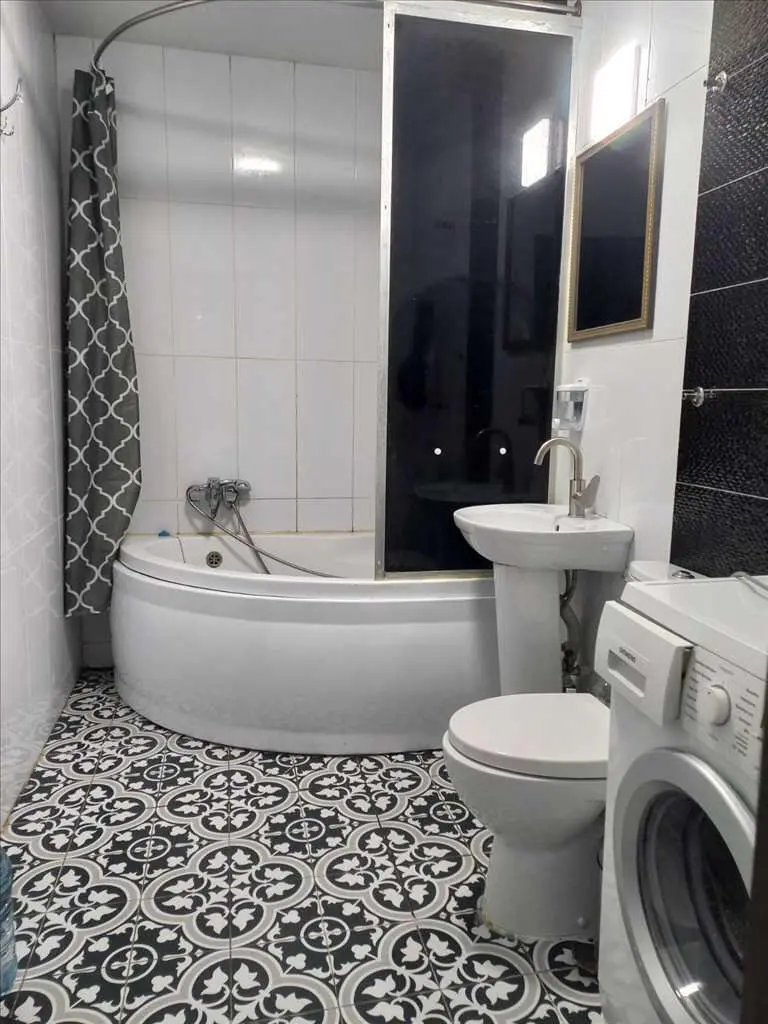 Центр! Червона лінія. Ідеально як для проживання, так і ведення бізнесу. 