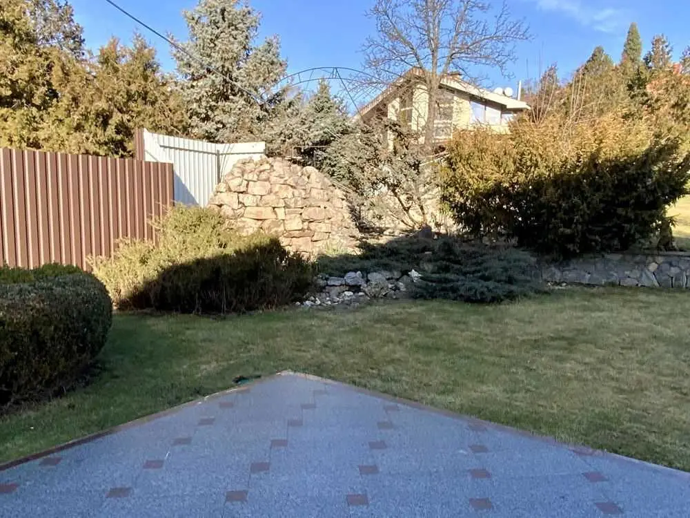 Просторий будинок в тихому центрі 