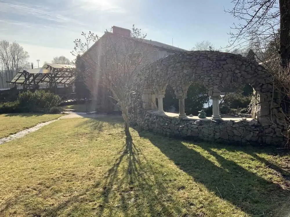 Просторий будинок в тихому центрі 