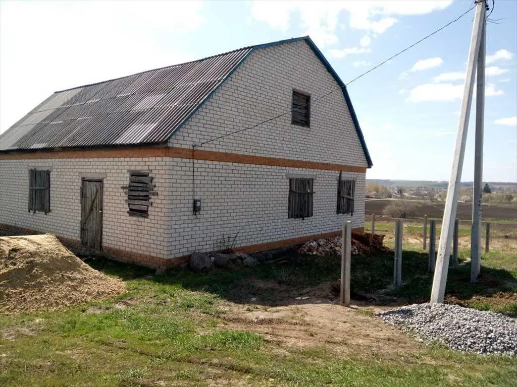 Незавершене будівництво у Нових Санжарах.