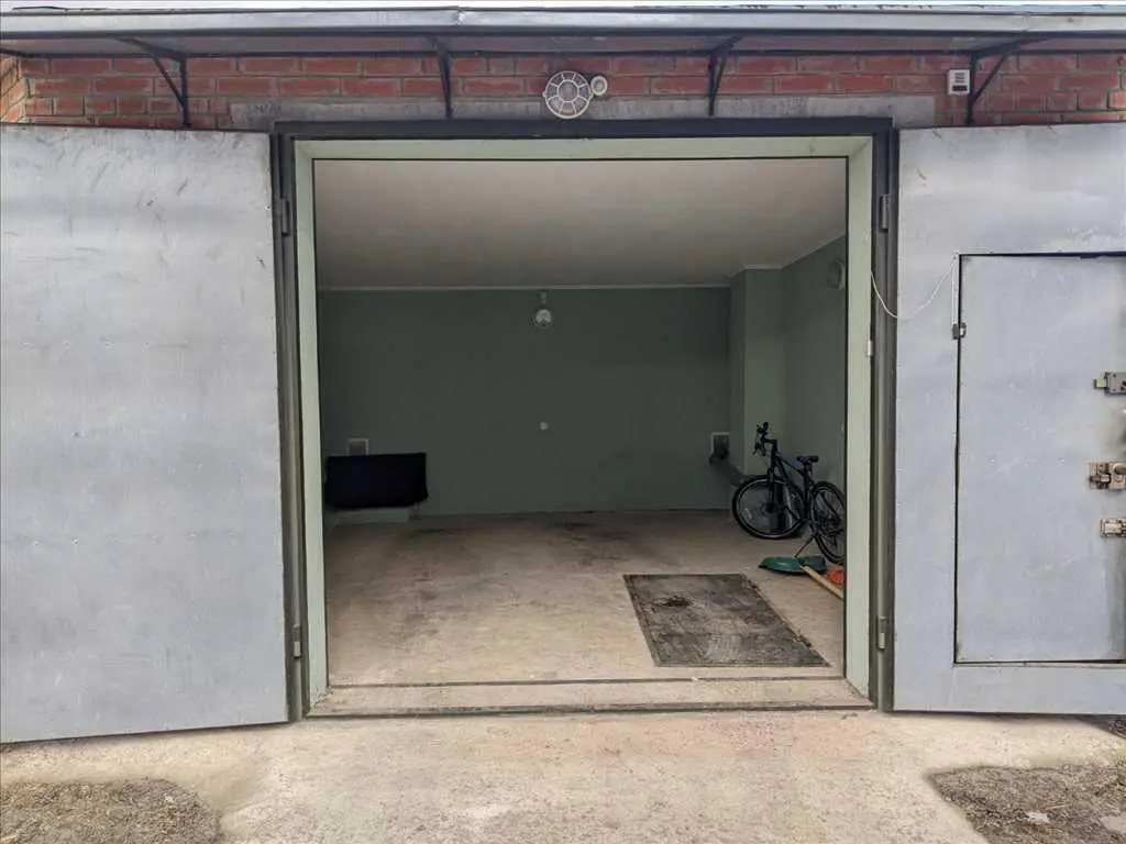 Капітальний гараж в центральній частині міста