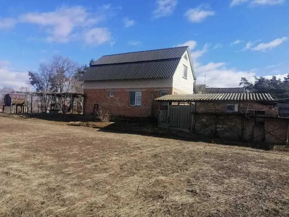 Будинок без внутрішніх робіт + жилий флігель в с.Черкасівка.
