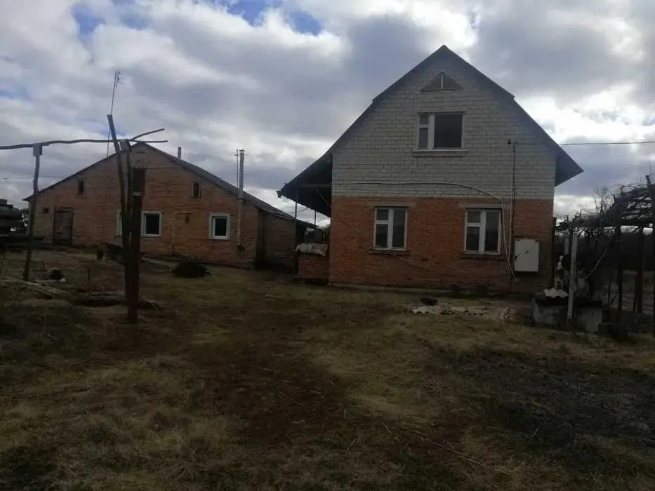 Будинок без внутрішніх робіт + жилий флігель в с.Черкасівка.