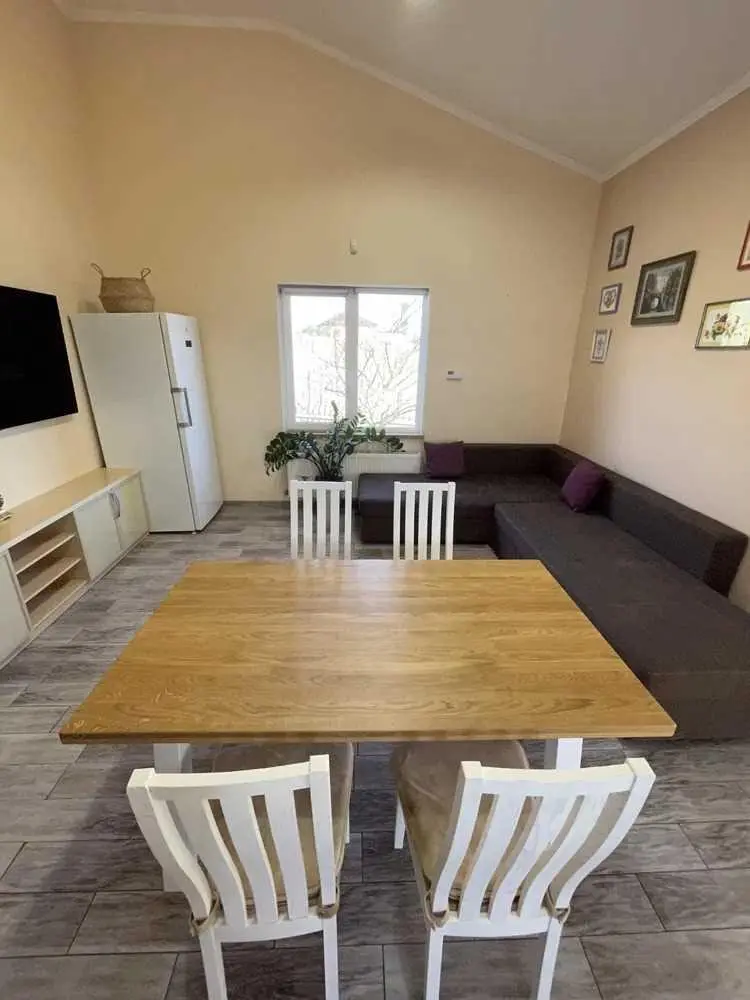 Новий будинок в престижному мікрорайоні.