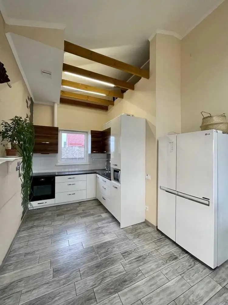 Новий будинок в престижному мікрорайоні.