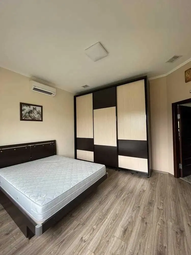 Новий будинок в престижному мікрорайоні.