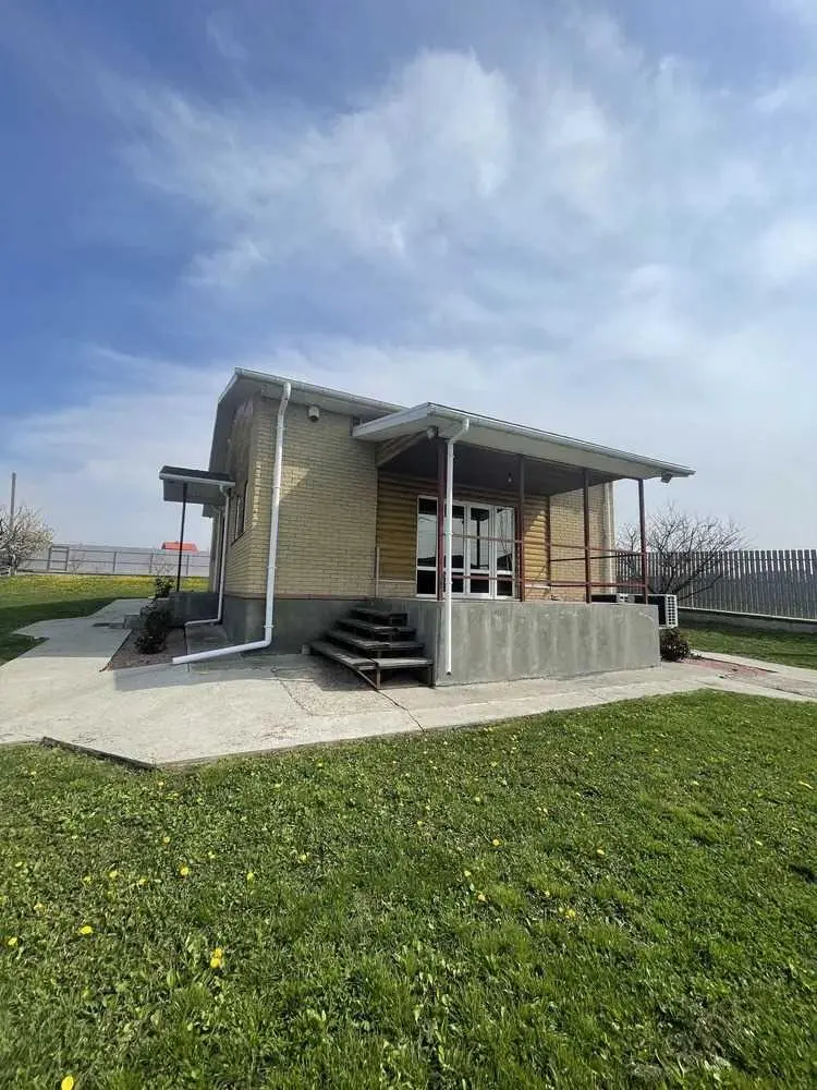 Новий будинок в престижному мікрорайоні.