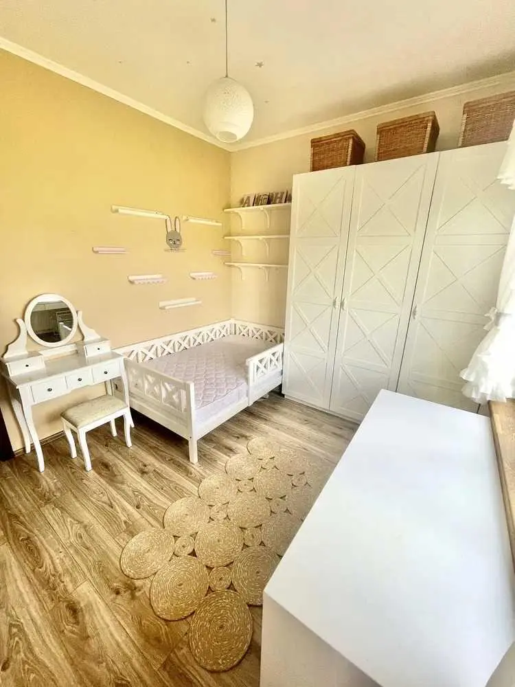 Новий будинок в престижному мікрорайоні.