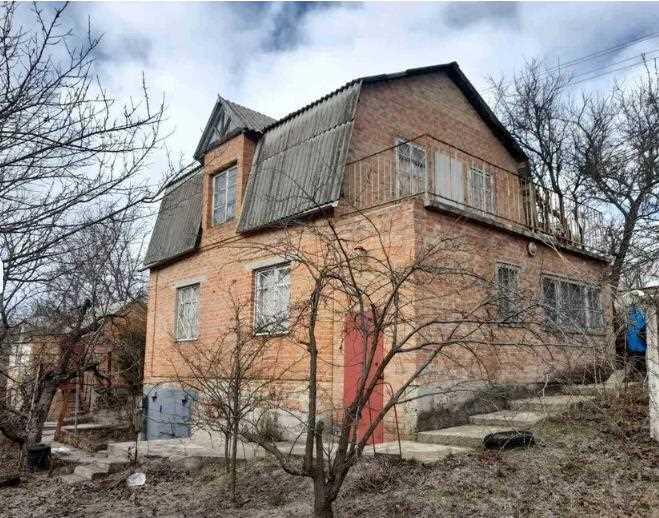 Дача з земельною ділянкою 12 соток по вигідній ціні.
