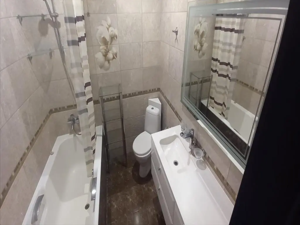 Терміново продам 3 кім квартиру в Центрі в елітній новобудові.
