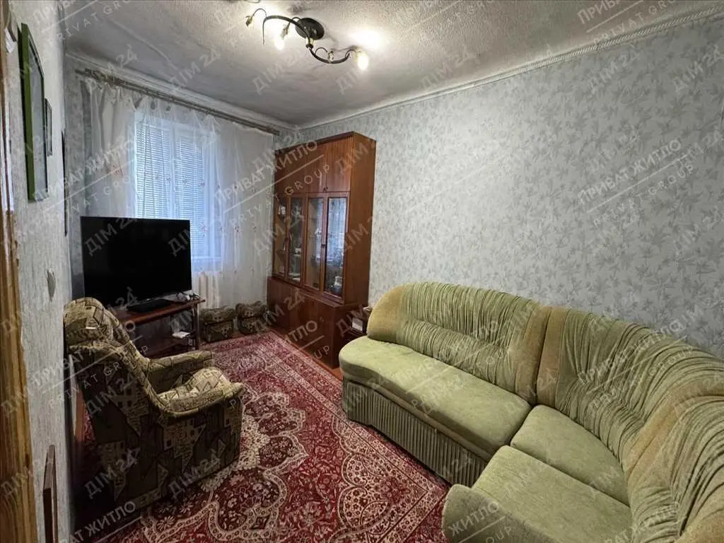 Частина будинку з окремим двором!