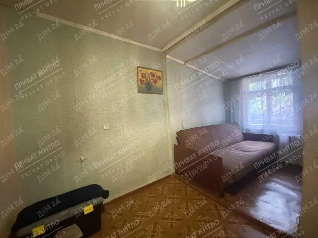 Частина будинку з окремим двором!