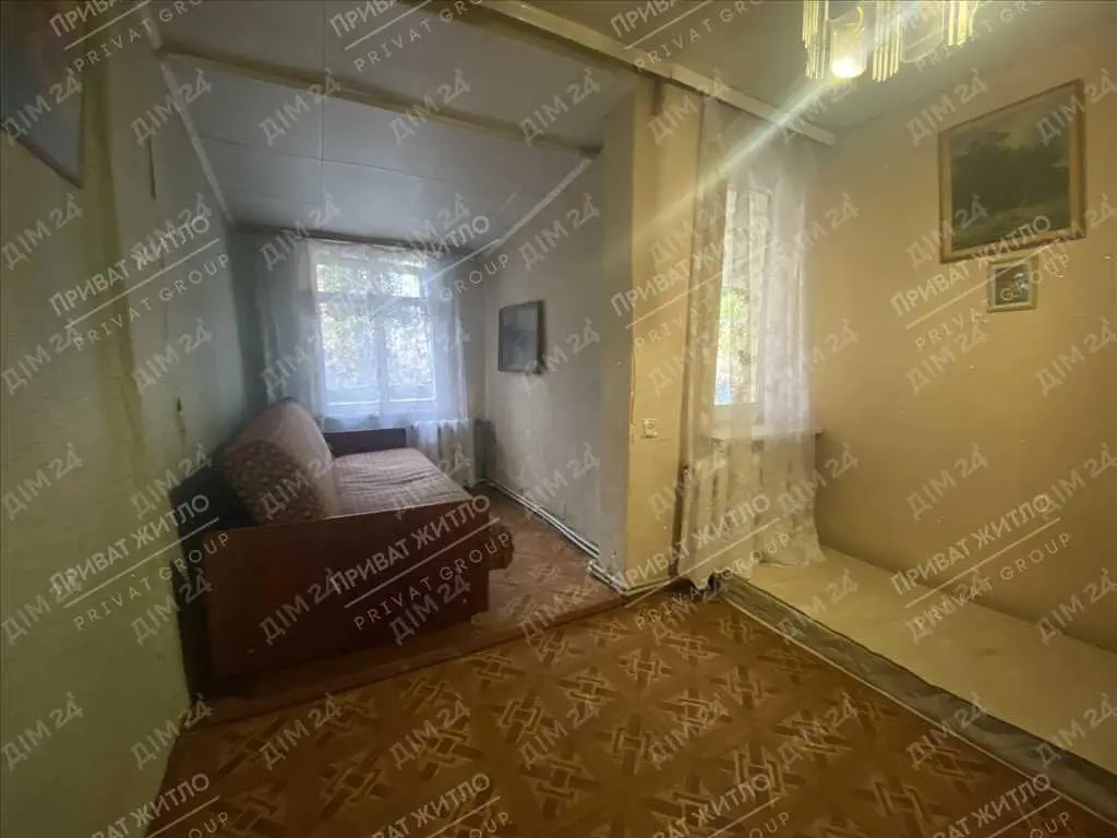 Частина будинку з окремим двором!