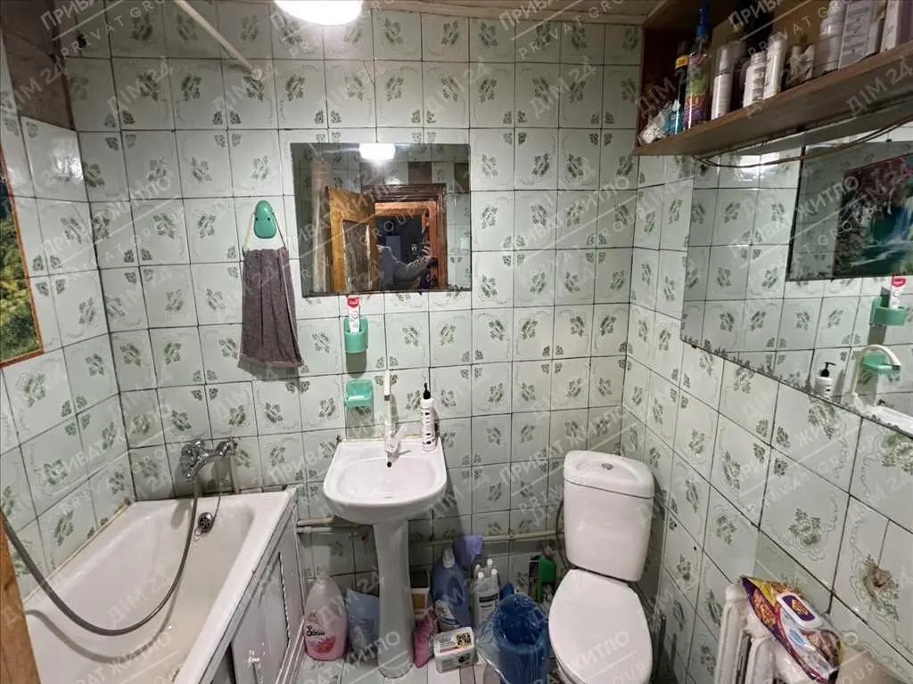 Частина будинку з окремим двором!