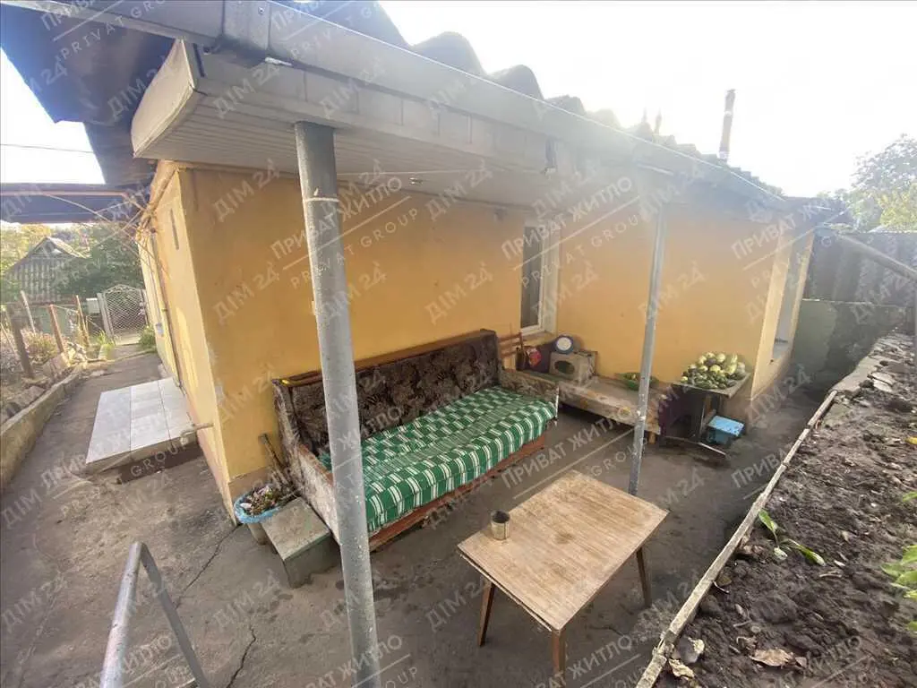 Частина будинку з окремим двором!