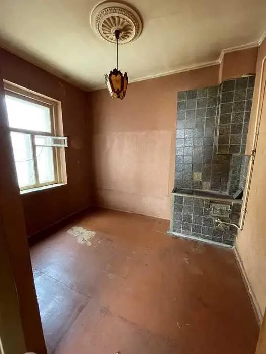 Частина будинку в центральній частині міста!