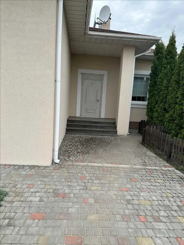 Шикарний будинок в Яківцях!

