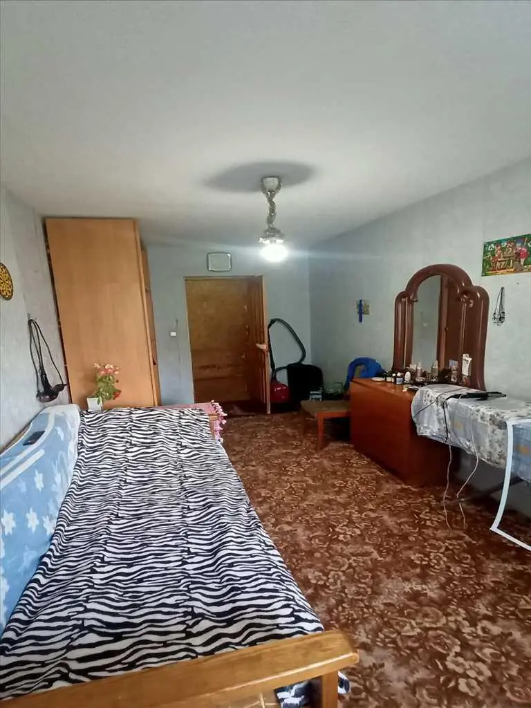 Трикімнатна квартира на Чайковського