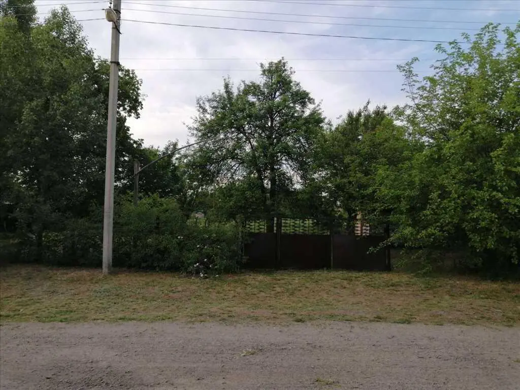 Гарне, мальовниче місце за межами міста.