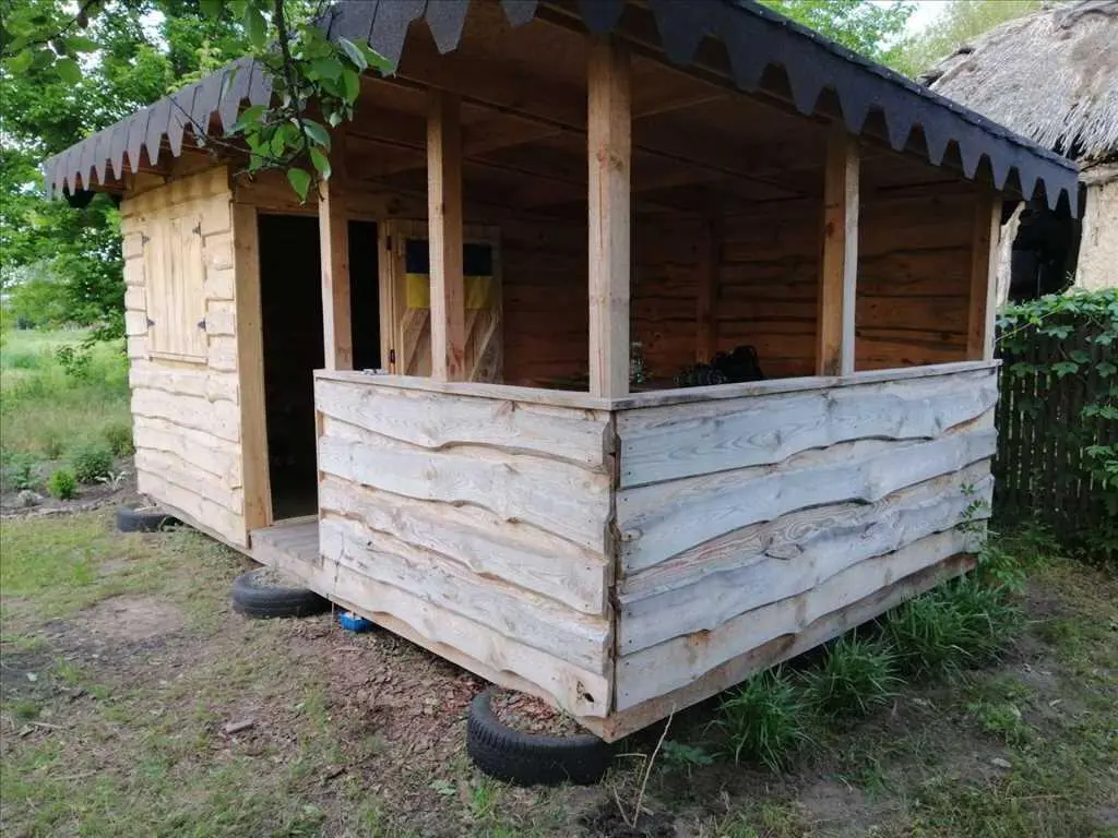 Гарне, мальовниче місце за межами міста.