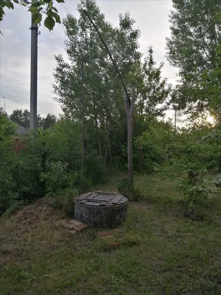 Гарне, мальовниче місце за межами міста.