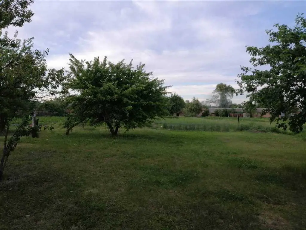 Гарне, мальовниче місце за межами міста.