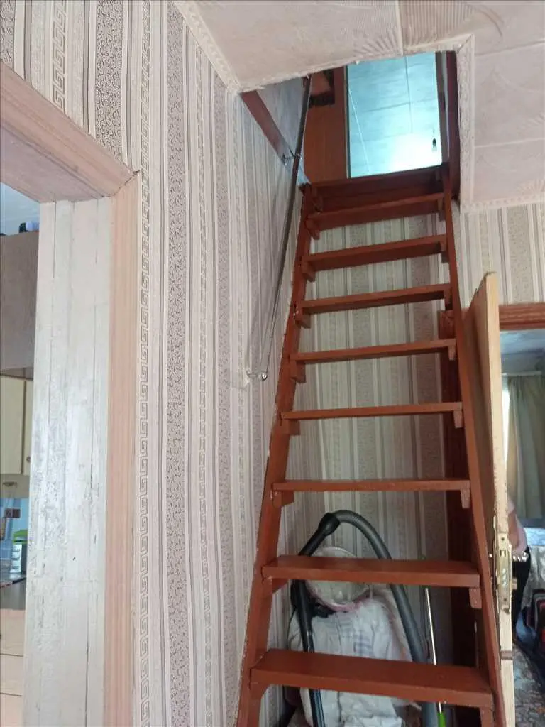 Будинок з видом на Хрестовоздвиженський  монастир