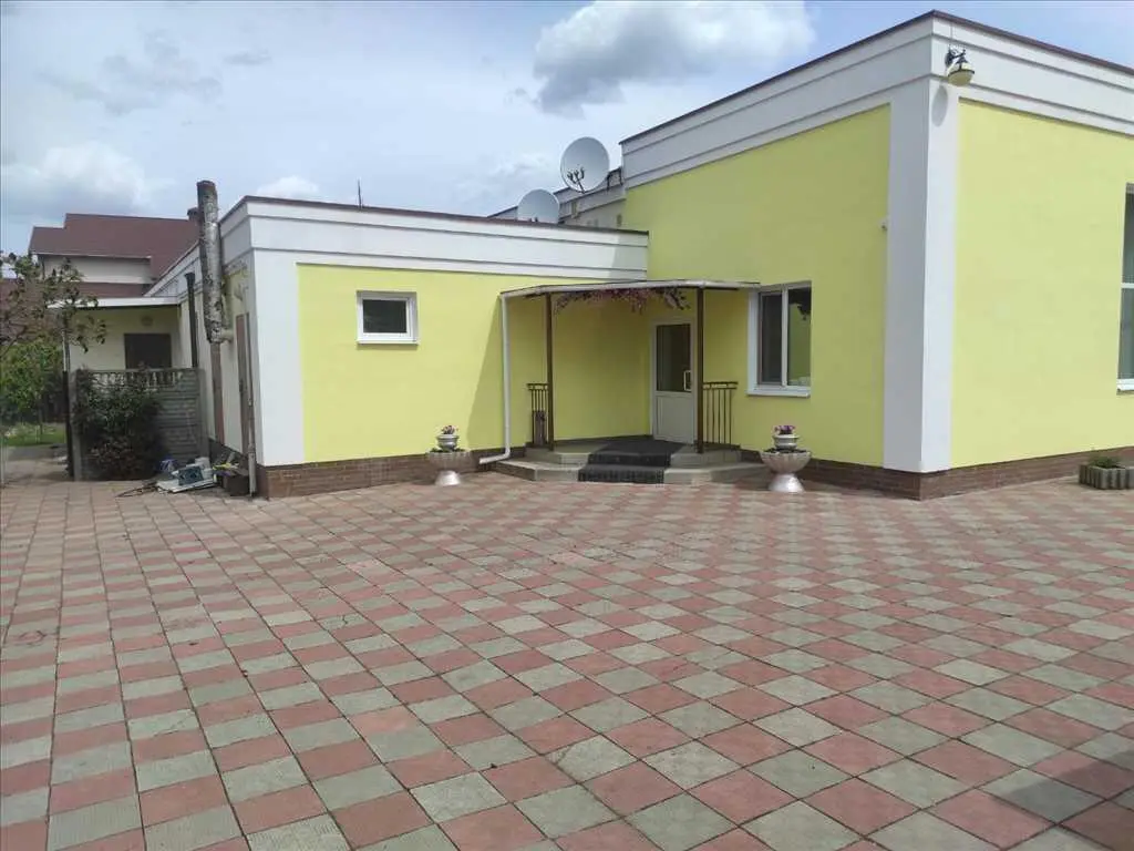 Продаж приміщення комерційного призначення в Розсошенцях